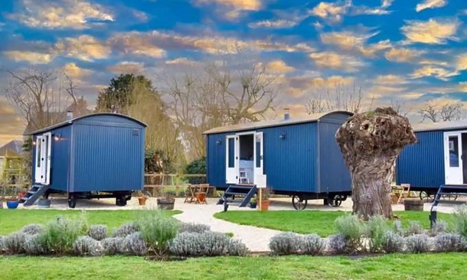 Northmoor Apartment | Shepherd's Hut -The Nest/The Burrow