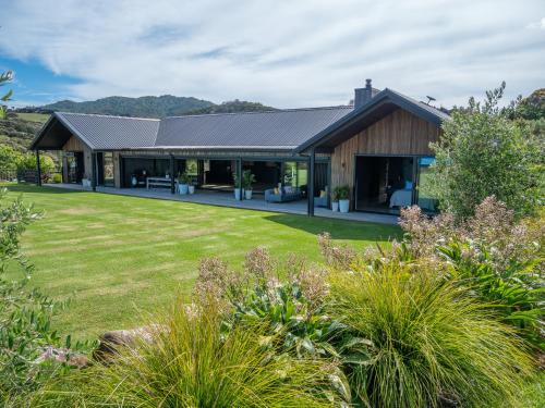 Hihi House | Shepherds Lodge