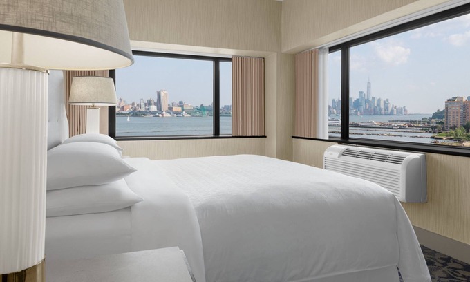 Weehawken Hotel | Sheraton Lincoln Harbor Hotel
