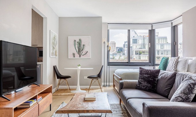 Tribeca Apartment | Shining Tribeca Studio w/Indoor pool + Gym by Blueground