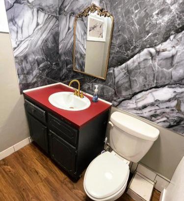 Bridgeland Apartment | Shiraz Suite