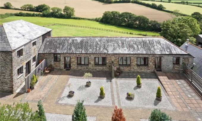 Liskeard Cottage | Shire Horse, 6 miles to Looe & dog friendly Seaton Beach, country retreat (1 BR)