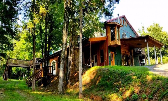 Stanardsville Apartment | Shire Suite at White Lotus Eco Spa Retreat