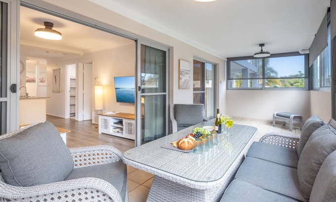 Nelson Bay Apartment | Shoal Bay Beach Apartments, 9 2 Shoal Bay Road, air conditioning, complex swimming pool and lift