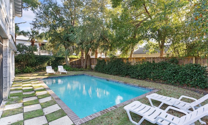 East Beach House | Shore am Happy located at the 8th Street Beach Entrance, sleeps 12 w/large Pool