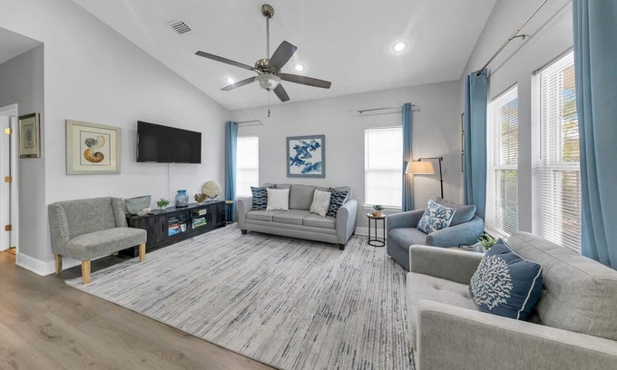 Seagrove Beach House | Shore Beats Work: Family Cottage w/Pool Access Near Seagrove Beach