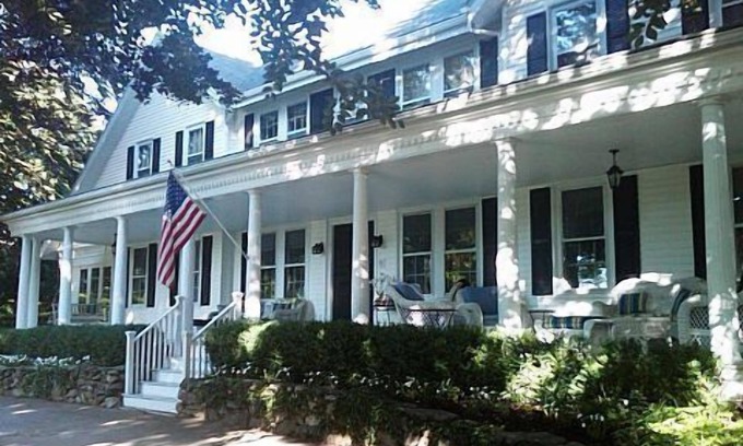 Shoreby Hill House | Shoreby Hill Jamestown Luxury Village Residence. Now booking summer 2026
