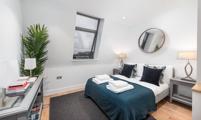 Hoxton West Apartment | Shoreditch by CAPITAL