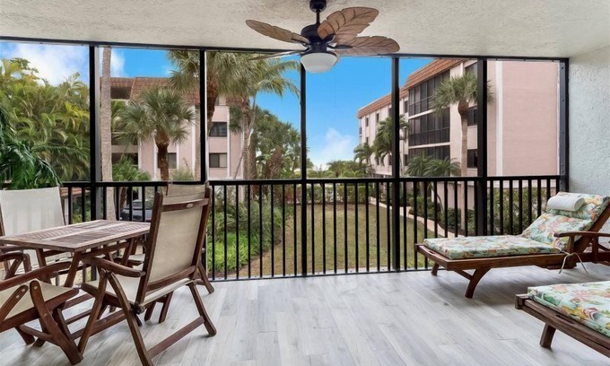 Sanibel Condo | Shorewood C1: Stunning 3 Bedroom Beach Front Oasis