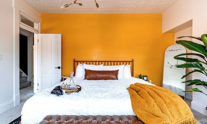 Victorian Village House | Short North - King Bed - Convention - Free Parking