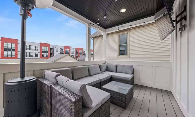 Italian Village House | Short North- King Bed - Convention - Free Parking