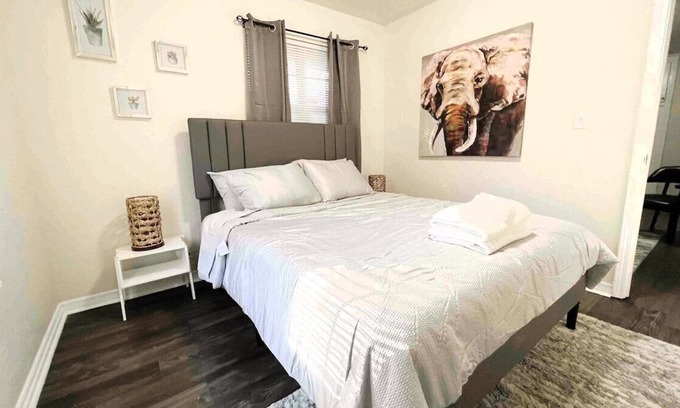Central Oklahoma City Apartment | Short Travel Stay near Zoo Amtheater