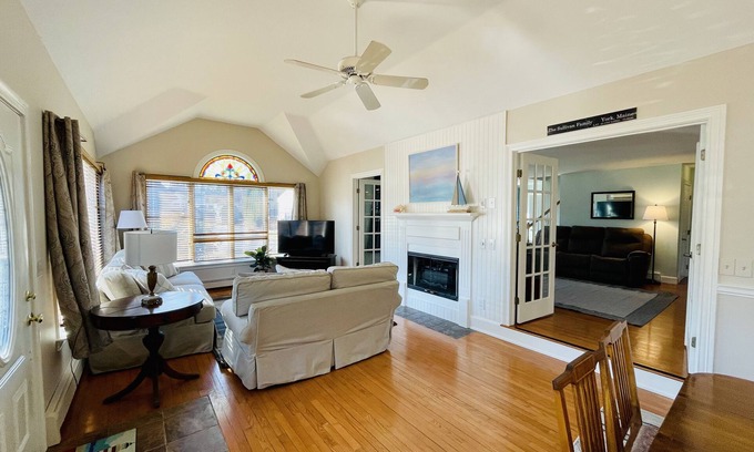 York Beach House | Short walk to beach! Classic New England Home Sleeps 15.