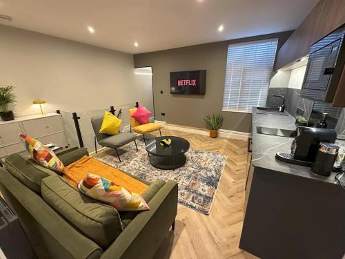 Clayton Apartment | Short Walk to CoOp Live and Etihad Stadium