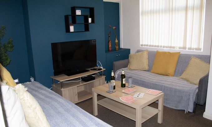 Liverpool House | Short walk to FC Liverpool. Warm and cozy house ideal for city break or business