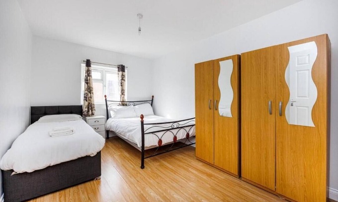 East Ham South House | Shortlet Express, Large 4 bed house, 2 baths