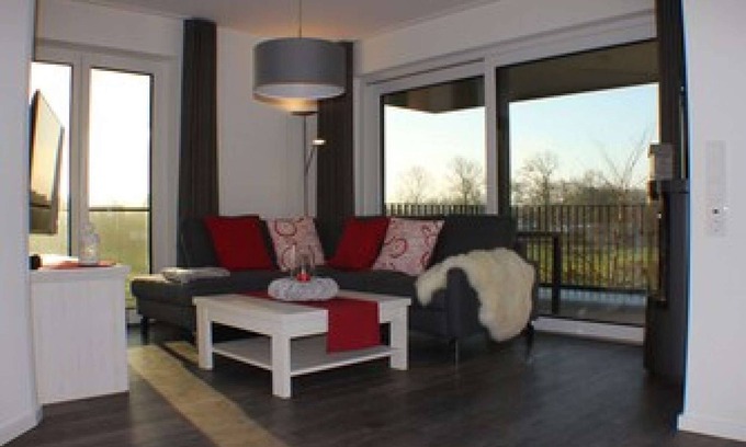Fedderwardersiel Apartment | Sielhuus10-Free admission to the play barn and North Sea lagoon. Exclusive apartment, sauna and whirlpool tub.