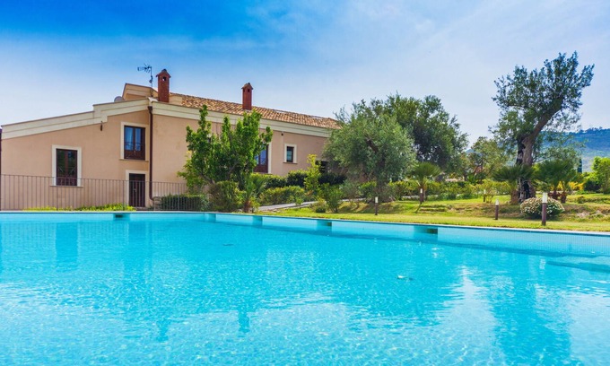 Centuripe Villa | Sicilian style, private pool, private orchard!