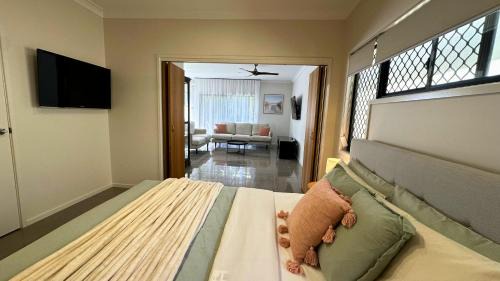 North Lakes House | Sienna Rise - Walk to Westfield sleeps 6 North Lakes