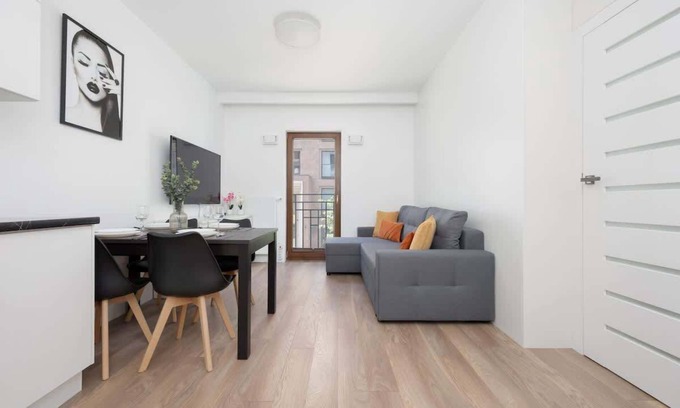 Praga Apartment | Sierakowskiego 4 | Contemporary Apartment | WiFi