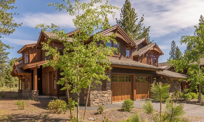 Ponderosa Palisades House | Sierra Sanctuary, 4 BDR in Schaffer's Mill Lake Tahoe, Golf & Club Amenities!
