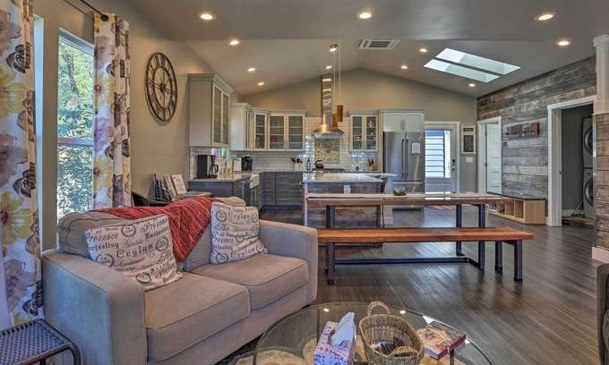 Diamond Springs House | ‘Sierra Sunset Inn’ - 3 Miles to Placerville!