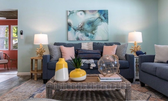 Vamo House | #Siestakeying new designer 1-story bungalow 5 mi. to Siesta Key beach