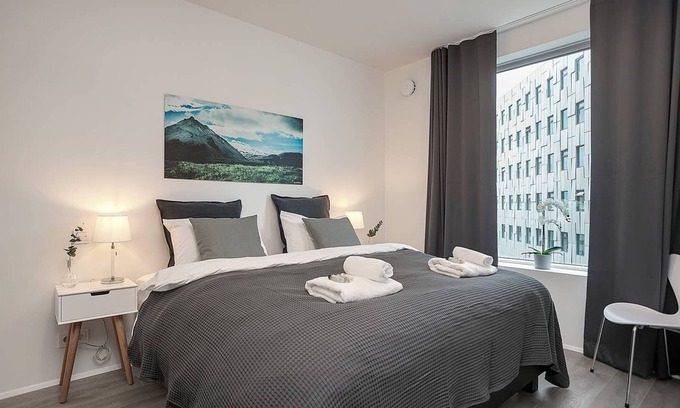 Hliðar Apartment | SIF Apartments - 2 bedrooms with 2 bathrooms