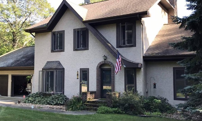 Dent House | Silent Lake - Peaceful Fall Tree Color Destination Luxury Vacations Autumn 2026