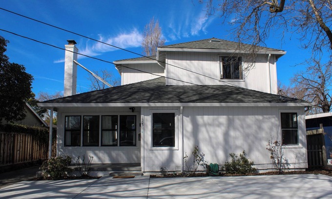 Menlo Park House | Silicon Valley Home - Spacious Family & Business Home Near Meta HQ & Stanford