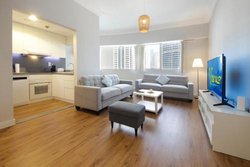 Jumeirah Lake Towers Apartment | Silk Valley - Luxury 1B near Serene Lakes