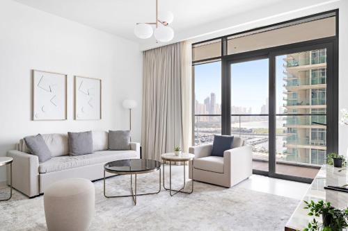 Dubai Marina Apartment | Silkhaus Sea and City View 1BDR in Marina Vista