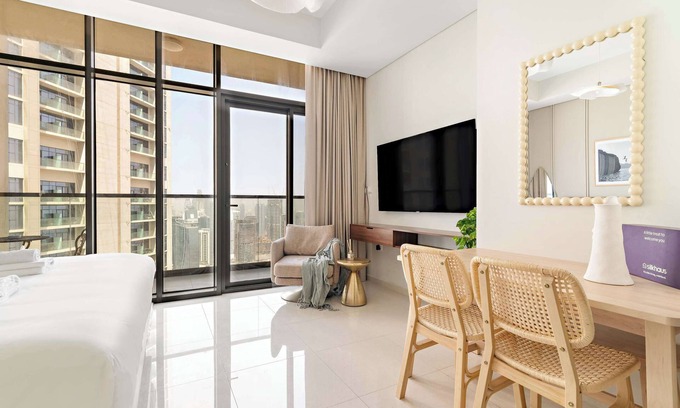 Sheikh Zayed Road Apartment | Silkhaus Studio Escape in Business Bay