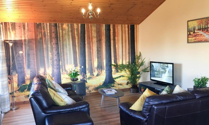 Cupar House | Silver Birch Lodge with Hot Tub near Cupar, Fife