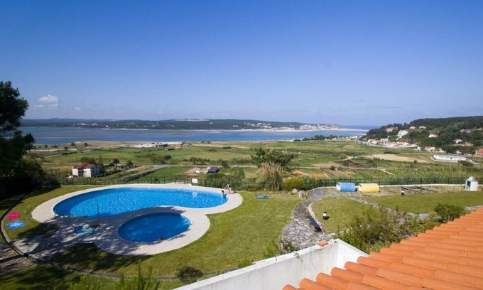 Foz do Arelho Apartment | Silver Coast apartment with panoramic views at Foz do Arelho