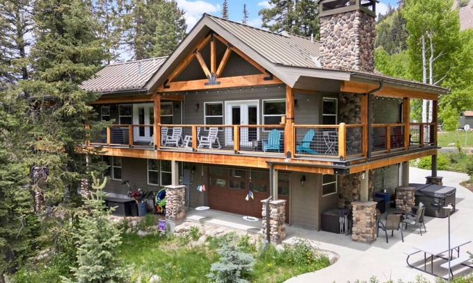 Salt Lake Mountain Resorts Apartment | Silver Fork Chalet - Hot Tub & 18+ Beds