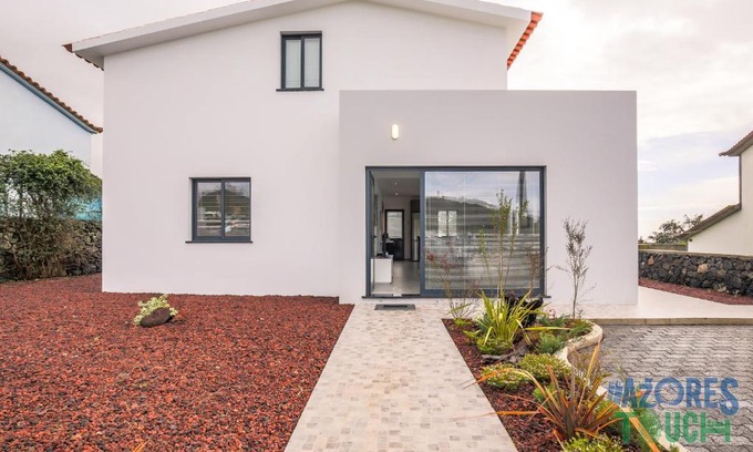 Angra do Heroismo House | Silver Gate Home