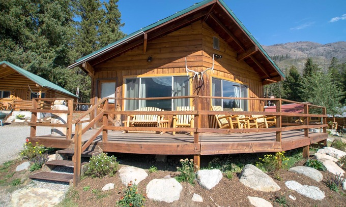 Silver Gate Cabin | Silver Gate Lodging