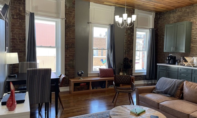 Chillicothe Apartment | Silver Moon Heights Loft with unique balcony