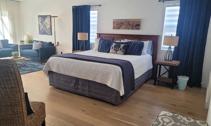 Silver Strand House | Silver Strand Escape 3bd 2ba; 4 min walk to shore! no pets 30 night minimum