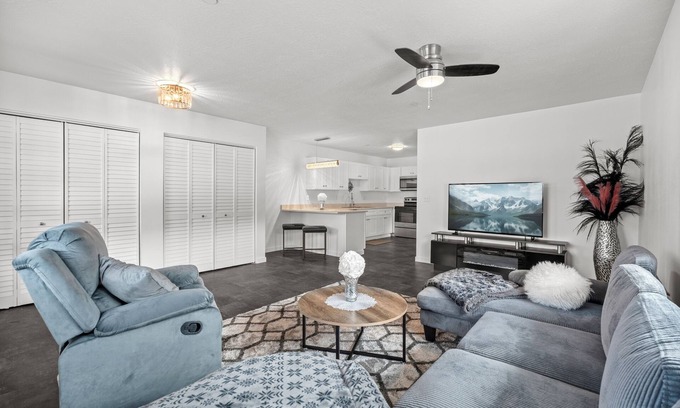 Kellogg Condo | Silver Strike Condo #1 Spacious and Modern. Convenient centralized location.