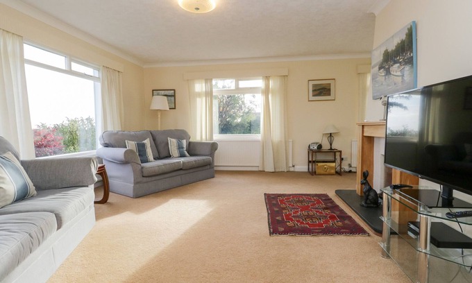 Grange-over-Sands Cottage | SILVERDALE MOUNT, pet friendly, with a garden in Grange-Over-Sands