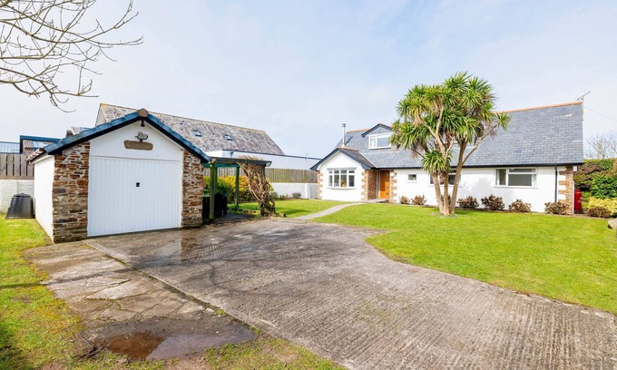 Rock Cottage | SILVERDALE, pet friendly, with a garden in Rock