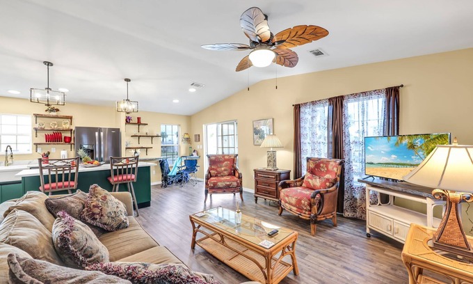 Biggar House | Simple Elegance! Just minutes to Ft Myers Beach and Sanibel Island