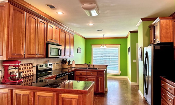 Russellville House | Simple Shaker Home - Only 1.5 miles from I-40 and Scenic Hwy 7