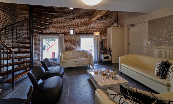 Mesch House | Simplistic Villa in Mesch with Garden