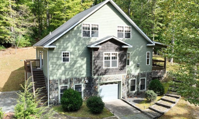 Deep Gap Cabin | Simply Bearadise! 3Acres*Hike*Sleeps 10! FIBER WIF
