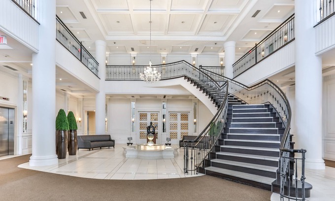 Willowdale Condo | Simply Comfort Gorgeous Apt North York