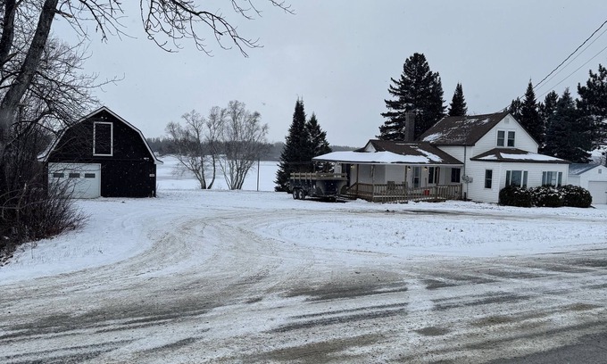 Aroostook House | Sinclair- Cozy Long Lake Gem