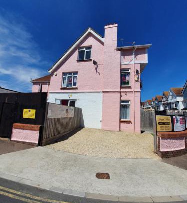 Paignton Apartment | SINGER SEWING MACHINES FORMER HOME ,FREE PARKING ,1 BEDROOM GROUND FLOOR HOLIDAY FLAT , Private Gate & Garden & Bathroom , microwave , Fridge , Opposite Paignton Pier & Beach , Hotel Reception To Happily Help & Greet you , 1 DOUBLE BED & 1 SINGLE BED